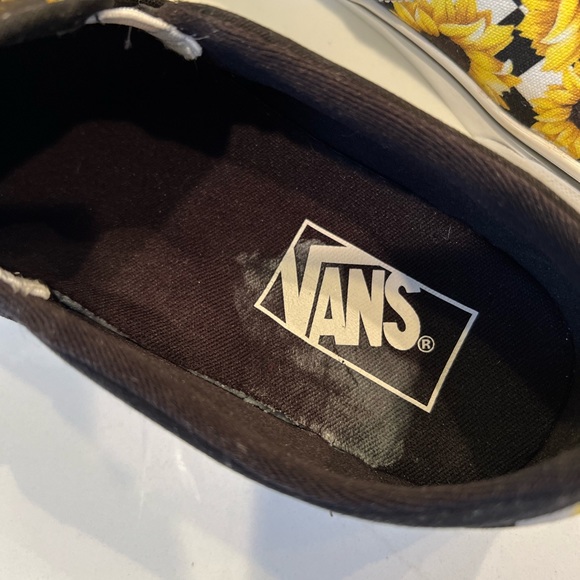Sunflower vans - Picture 2 of 3